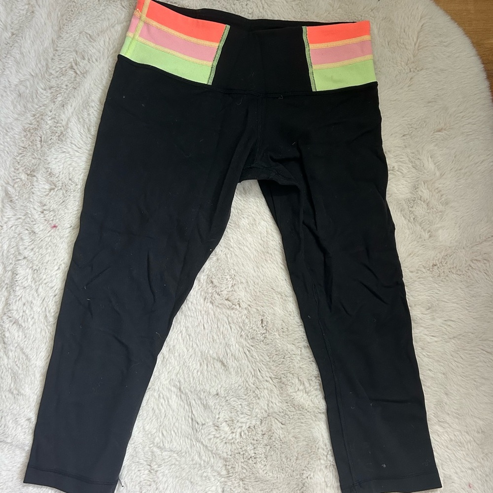 Reversible Lululemon Athletica Black Crop leggings with Neon Accents size 6